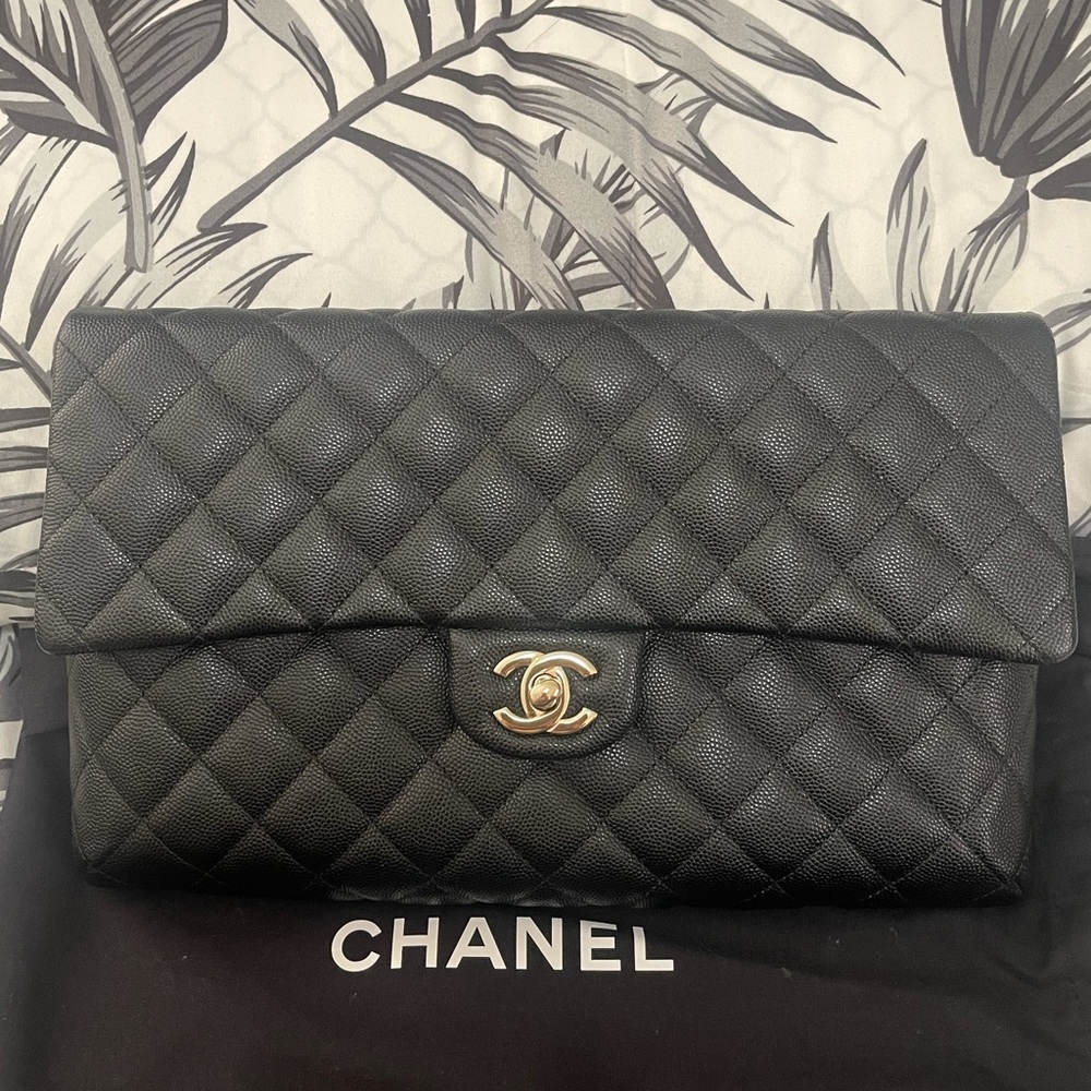 Chanel caviar quilted classic clutch